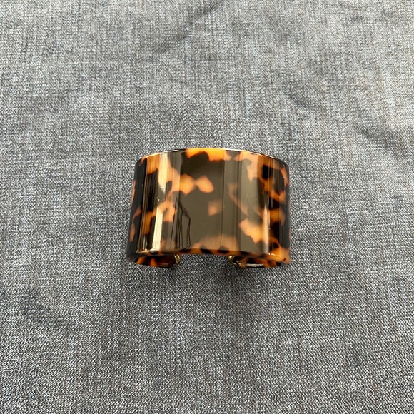 Wide tortoise cuff - Picture 1 of 4